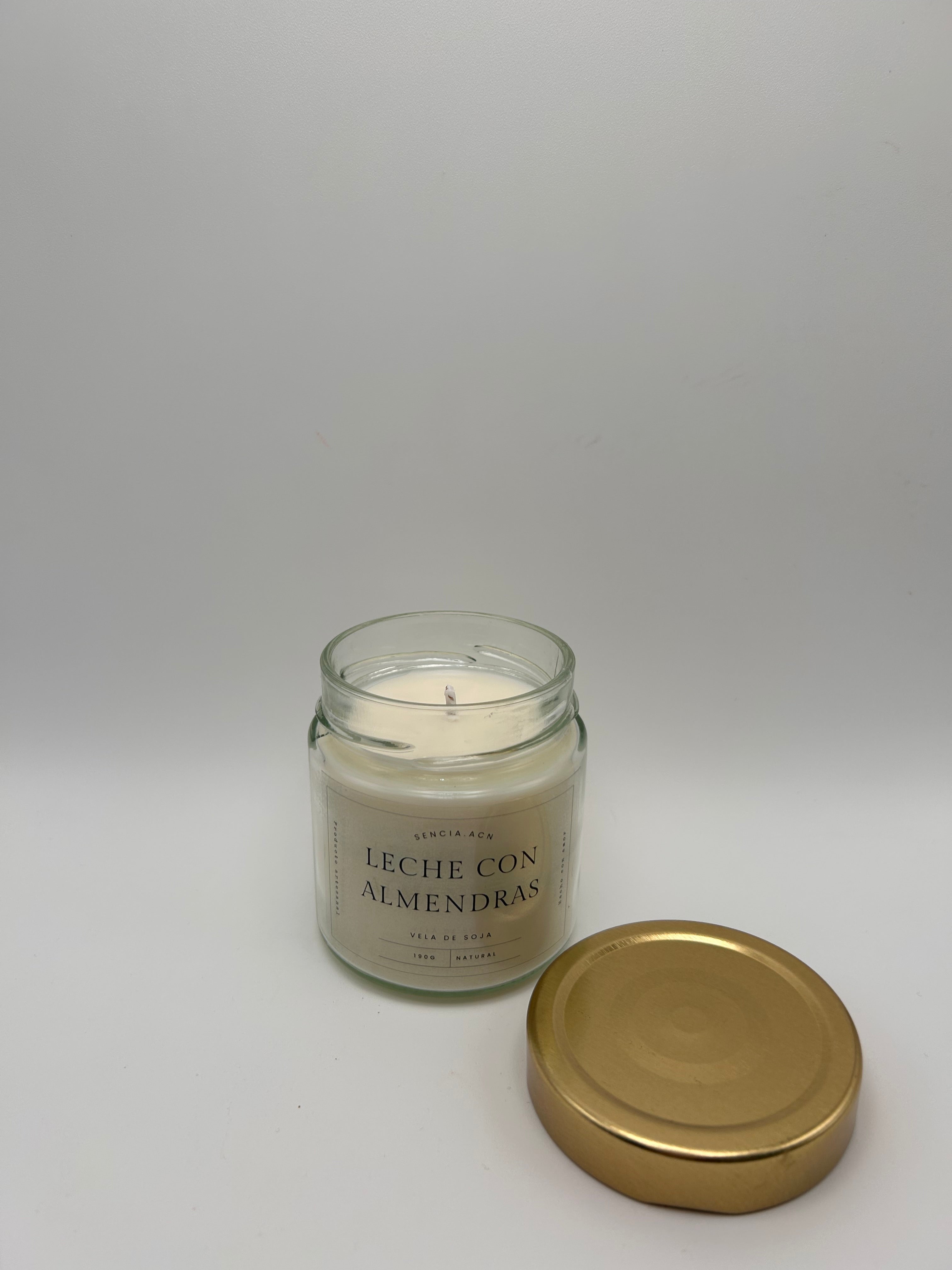 vela aromática leche con almendras